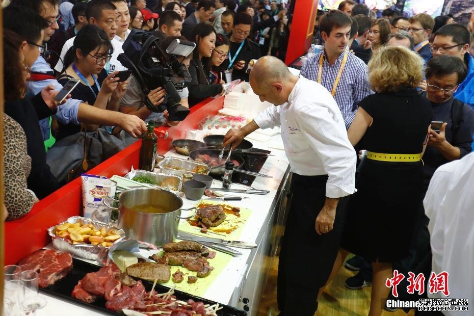 各色美食集中亮相首届进博会