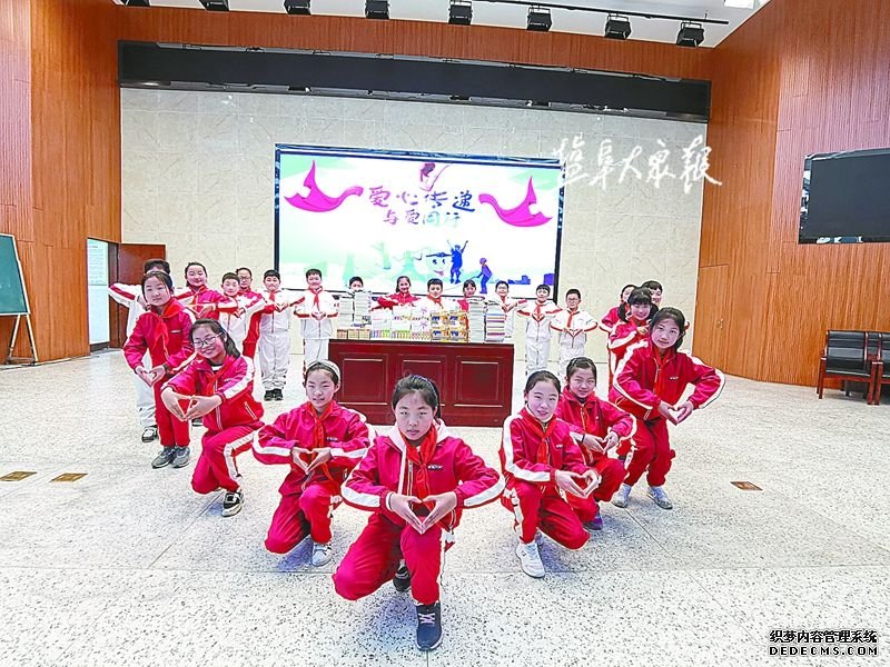 串场河小学义卖活动 320份学习用品送给新疆小朋友