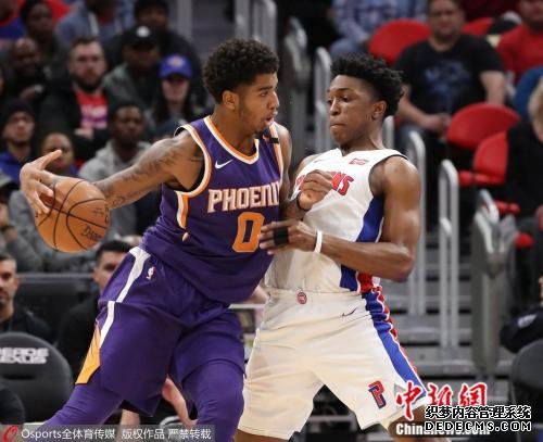 资料图：太阳球员(左)在比赛中。图片来源：Osports全体育图片社