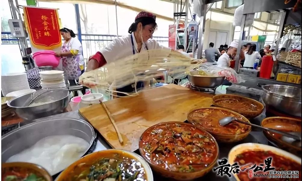 新疆夜市的“颜值+美食”，逛吃逛吃根本停不下