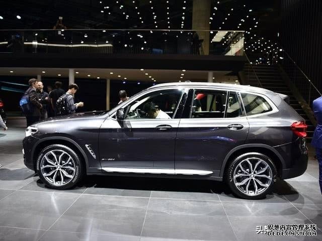 又一款豪车低头了,下探7.3万,2.0T配四驱,比奔驰大方