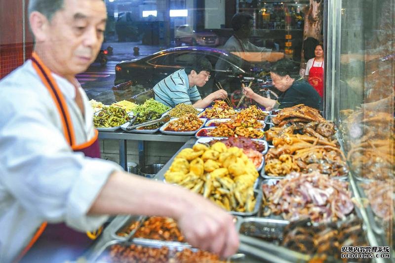 美食之都的“深夜食堂” 无论多晚你都能享受到