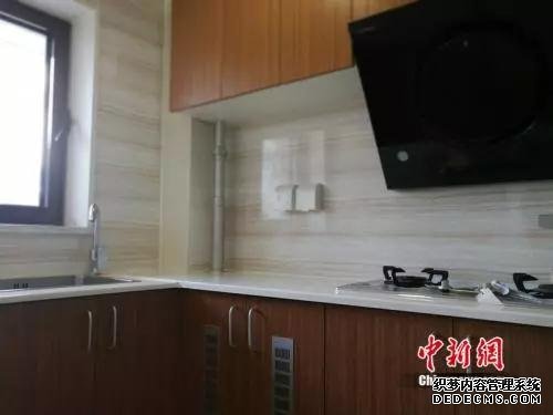 资料图：北京某出租房的厨房。中新网记者 邱宇 摄