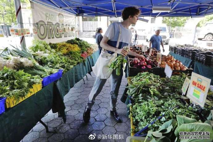 美国“宿舍大厨”续写美食传奇，10秒座位就被预