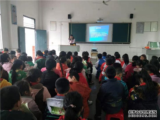 东坡区回龙小学开展传染病防控专题讲座