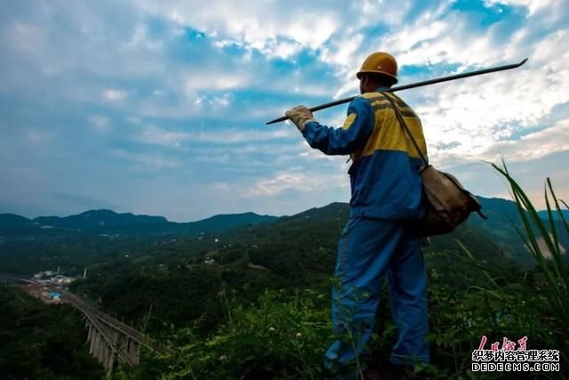 新时代·铁路榜样｜鲁朝忠：离山上的危石近一些
