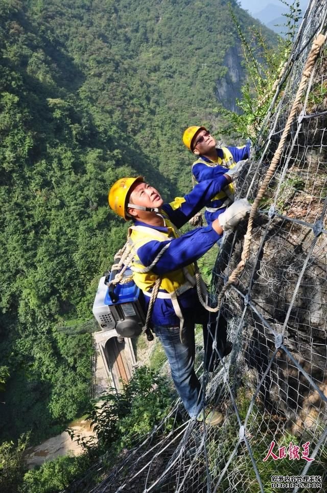 新时代·铁路榜样｜鲁朝忠：离山上的危石近一些