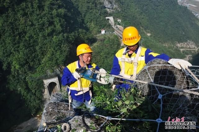 新时代·铁路榜样｜鲁朝忠：离山上的危石近一些