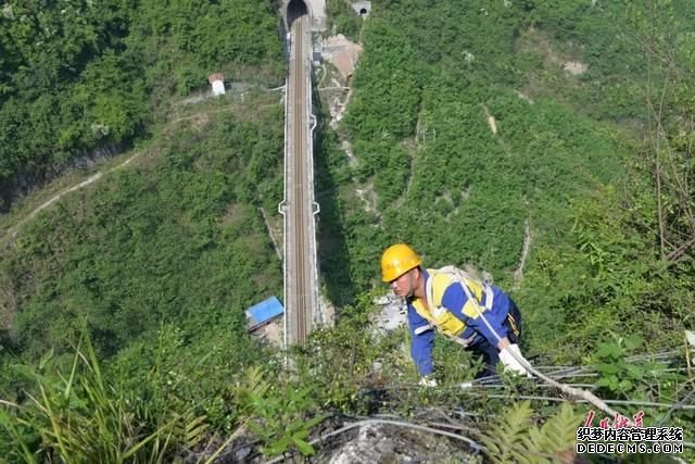 新时代·铁路榜样｜鲁朝忠：离山上的危石近一些