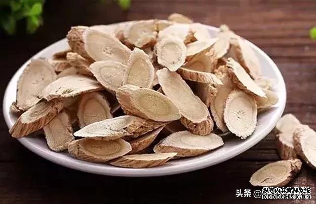 一杯黄芪水的功效,看了就知道啦!