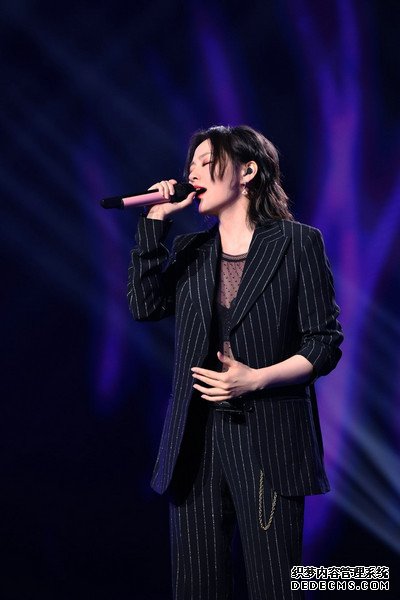 2019“心动一下”互联网星光盛典落幕 张靓颖再亮海豚音