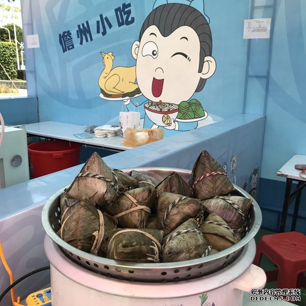 徒友和游客尽情品美食购特产赞儋州美食之乡