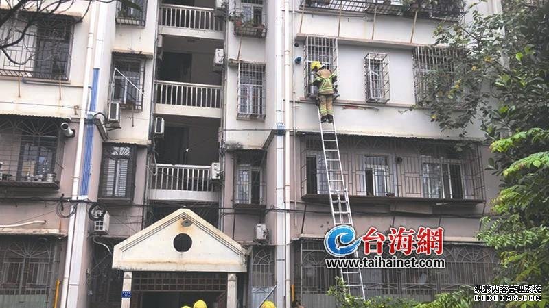 厦门一独居老人做饭时突发疾病 灶上食物烧焦酿险情