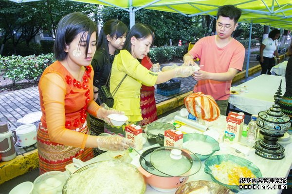 品味四海与“食”俱进 第9届国际美食文化节在江大举行