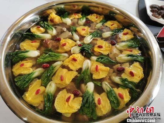 图为，2019武汉美食文化节展示荆楚菜品 王媛 摄