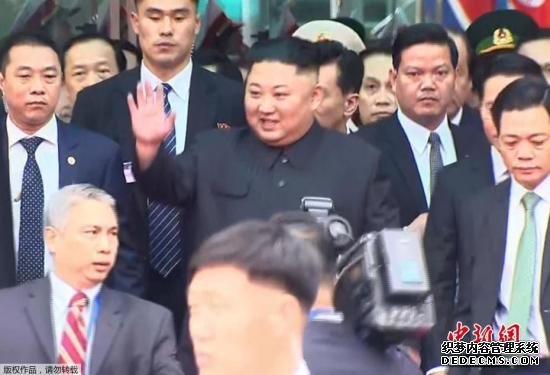 当地时间2月26日早晨，朝鲜最高领导人金正恩乘坐的列车抵达越南边境火车站。据报道，27日至28日，特朗普和金正恩将于河内举行第二次会晤。（视频截图）