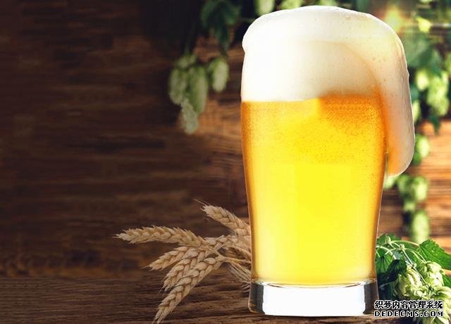 为啥有的啤酒泡沫多，有的泡沫少还发酸，买啤酒时应该注意什么？