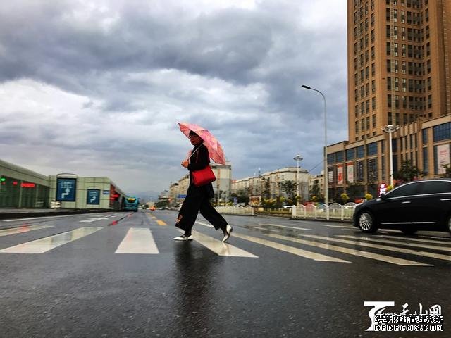 “雨姑娘”迷恋新疆，这些地方有暴雨！乌鲁木