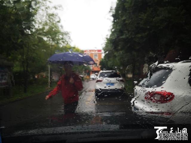 “雨姑娘”迷恋新疆，这些地方有暴雨！乌鲁木