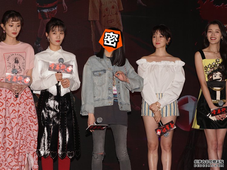 她是女主难道不应该站C位？