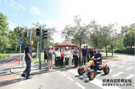 一路关怀安全成长，大众中国组织儿童道路安全