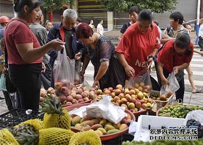 广西桂平：万亩土地流转助力产业扶贫