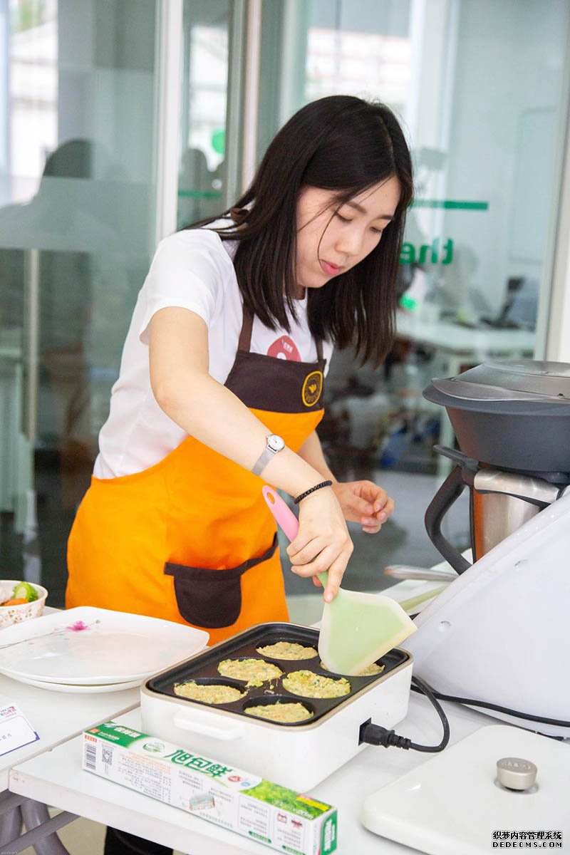 这就是央视《七巧板》美食大赛！厨神爸妈来啦！