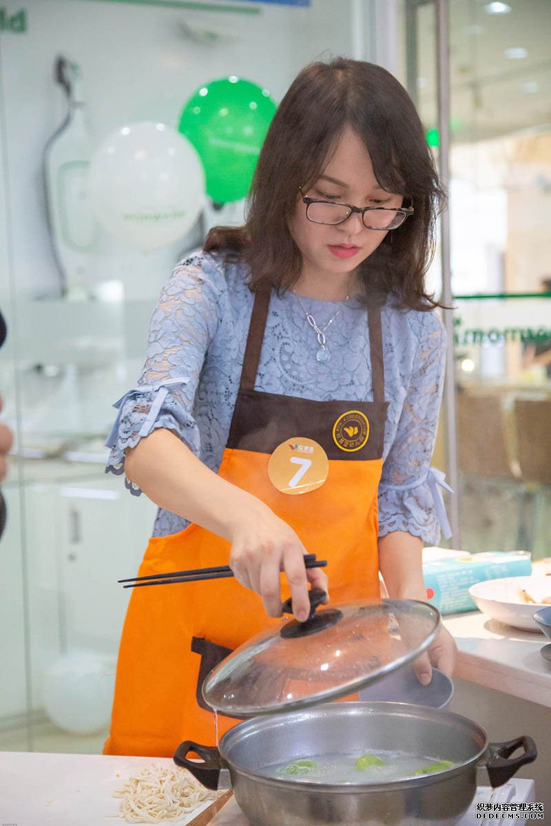 这就是央视《七巧板》美食大赛！厨神爸妈来啦！