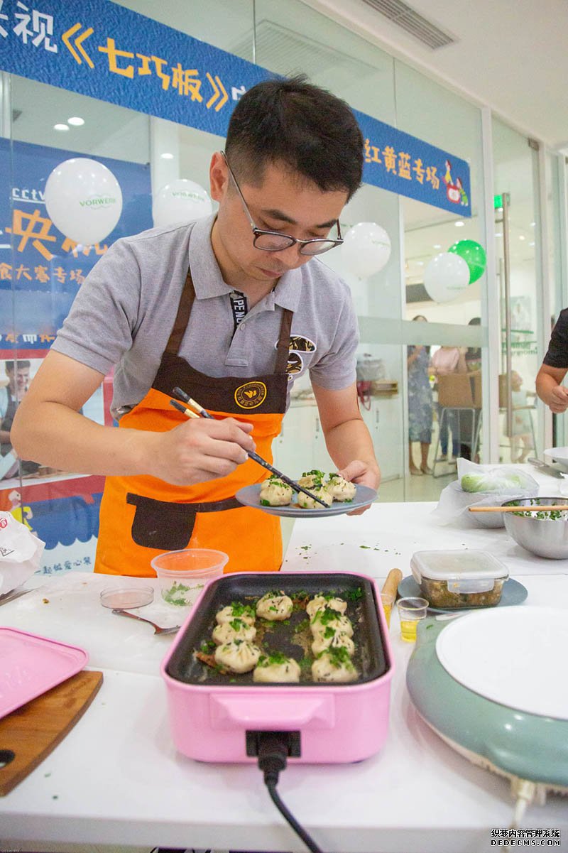 这就是央视《七巧板》美食大赛！厨神爸妈来啦！