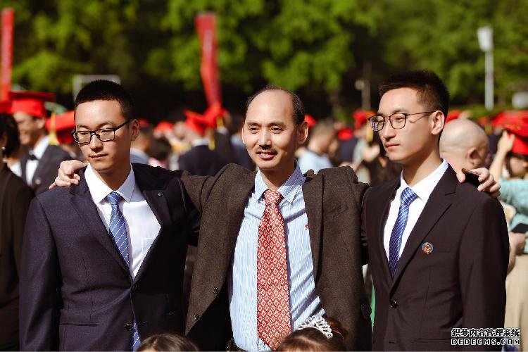 四川双胞胎兄弟高考理科均超700分,高中仅上一