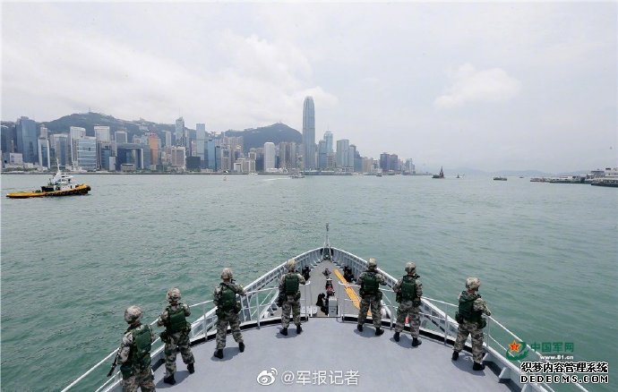 驻香港部队组织联合海空巡逻演练