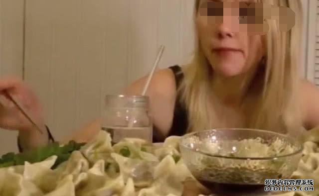 英国靓妹在中国吃美食，吃完一直忽忽不乐，直言为什么会如许？