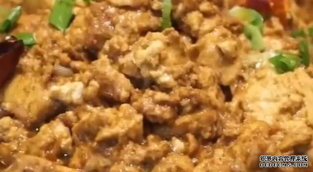 英国靓妹在中国吃美食，吃完一直忽忽不乐，直言为什么会如许？