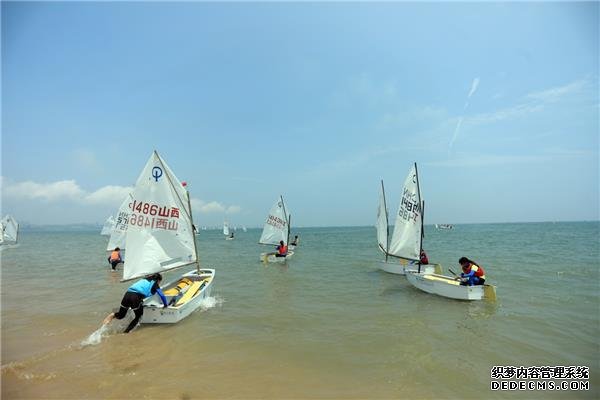 碧海逐浪帆飞扬，国家级帆船赛首次在荣成举办