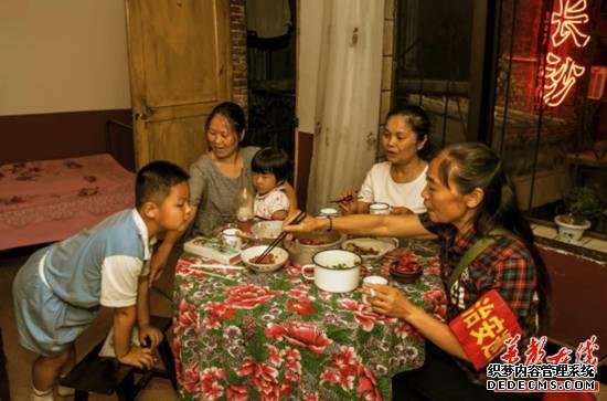 【探秘旅游新场景】文和友主题餐厅：建造在购物中心的回忆之城 除了美食还有流逝的时光