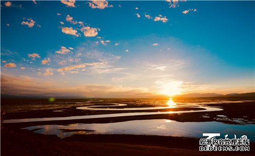 巴音布鲁克日落成网红，内地游客争相打卡