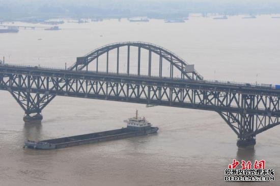 今年长江1号洪水即将形成 三峡水库控制下泄流量