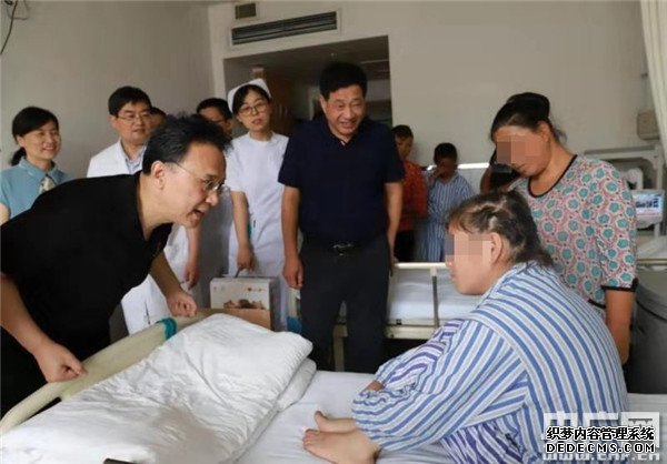 中国红基会领导看望在郑手术的新疆先心病患儿