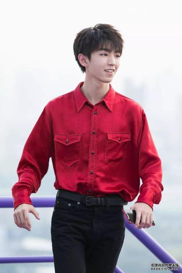 王俊凯看张艺兴演唱会怎么回事？王俊凯和张艺兴什么关系？