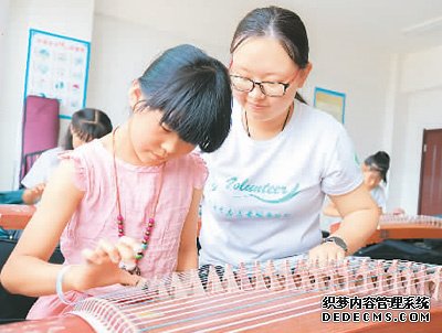 大学生暑期支教美育课程 丰富孩子暑期生活