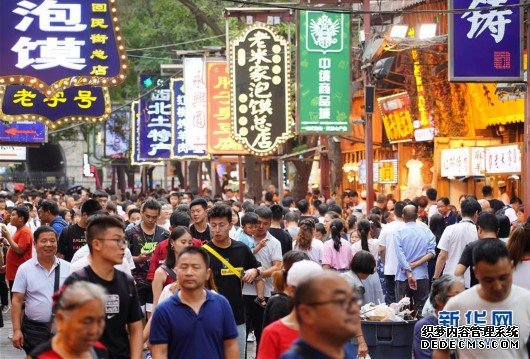 （经济）（1）西安暑期旅游市场火爆