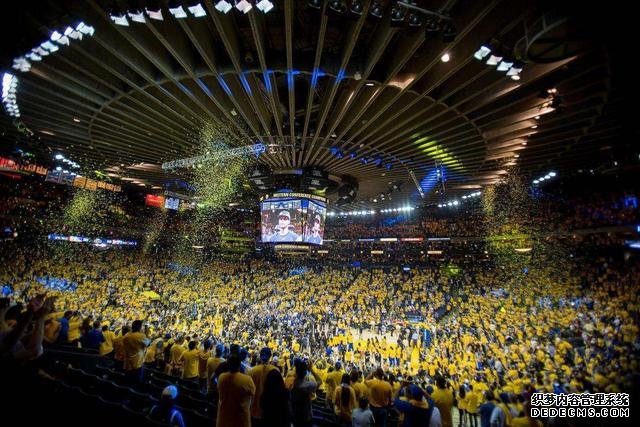 来自NBA妖怪主场的恐怖！球迷噪音超波音飞机，绿军地板潜伏玄机