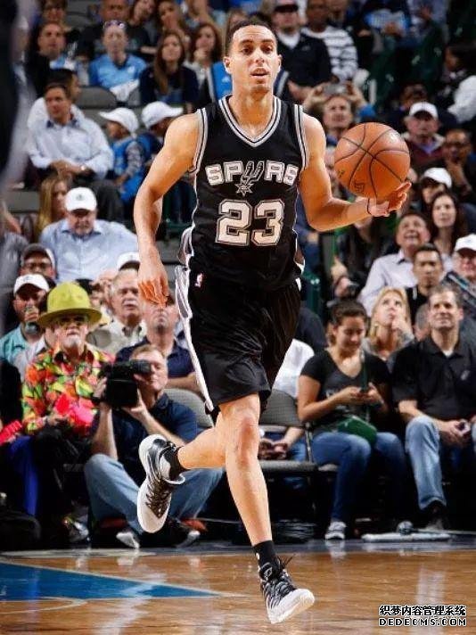 7年前的火箭首发5人，都在NBA混不下去了