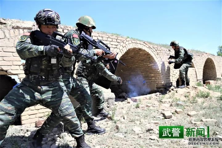 国防白皮书：武警部队2014年以来协助新疆打掉