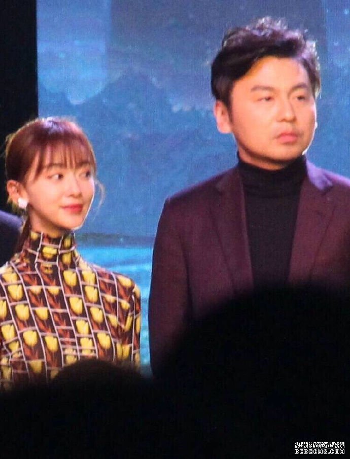 雷佳音吴谨言同框 网友调侃：大头和小头的会面