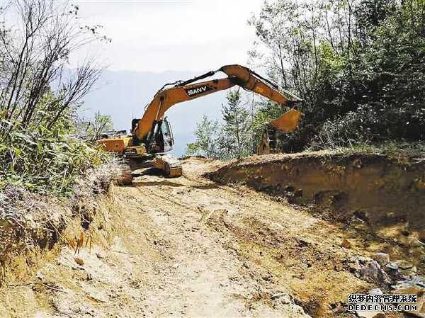 金岩村产业扶贫路就快建成了 每年可为村民节约