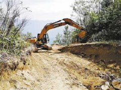 金岩村产业扶贫路就快建