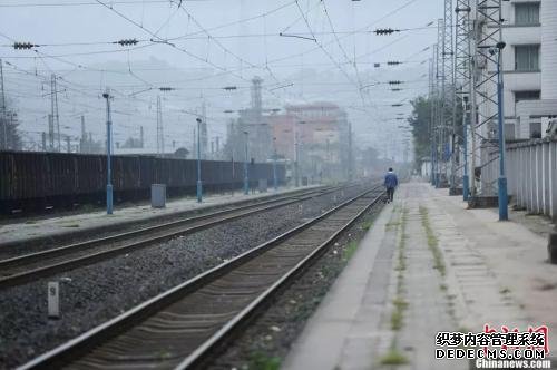 成渝铁路起点——重庆火车南站。图片来源：/p中新网