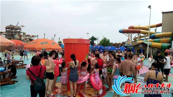 夏日“趣”玩梦幻海 3米超大杯冰饮免费喝