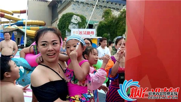 夏日“趣”玩梦幻海 3米超大杯冰饮免费喝
